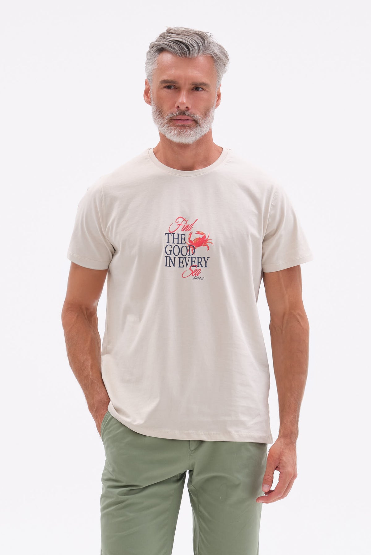 ΑΝΔΡΙΚΟ ΜΠΕΖ ΣΚΟΥΡΟ ΚΟΝΤΟΜΑΝΙΚΟ T-SHIRT PORTOBELLO'S ME ΣΤΑΜΠΑ FIND THE GOOD IN EVERY SEA