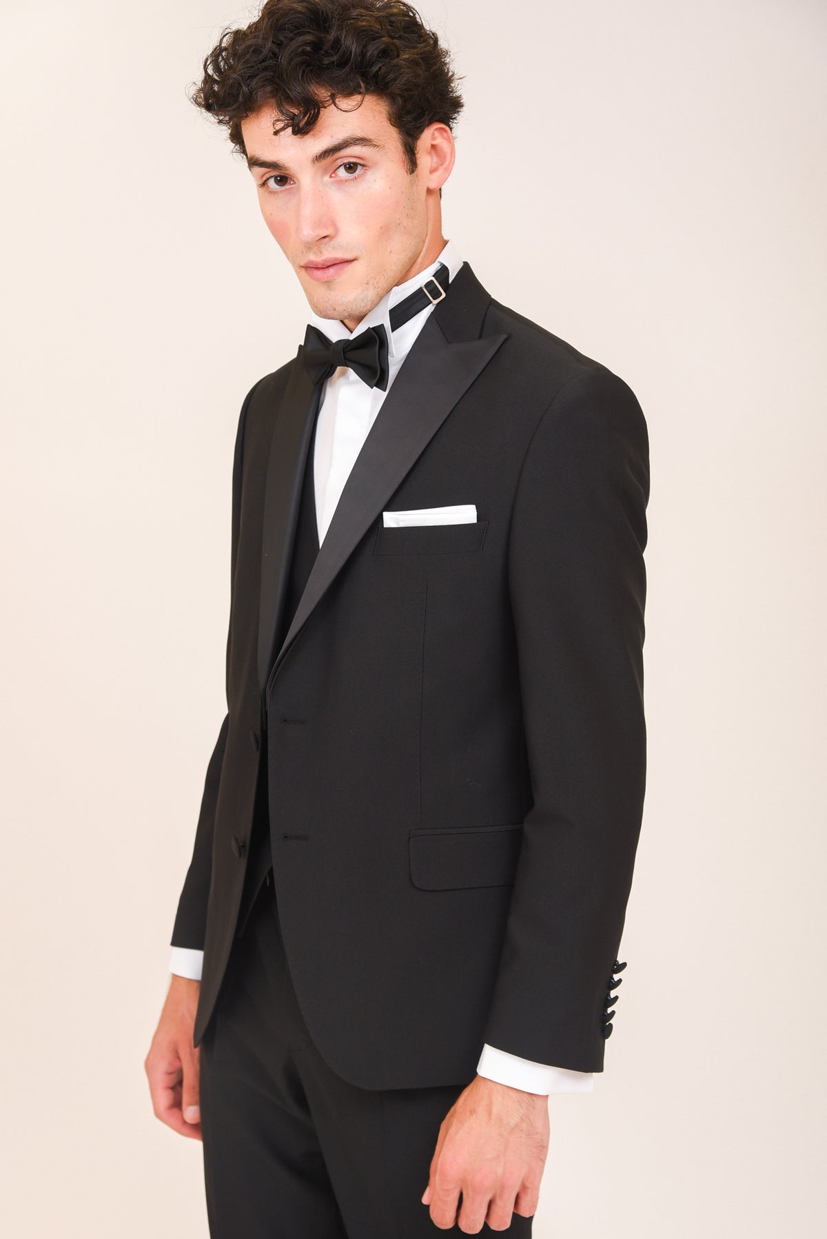 ΑΝΔΡΙΚΟ THREE-PIECES ΔΙΚΟΥΜΠΟ ΜΑΥΡΟ TUXEDO ΜΕ ΣΑΤΕΝ PEAK ΠΕΤΑ PORTOBELLO'S