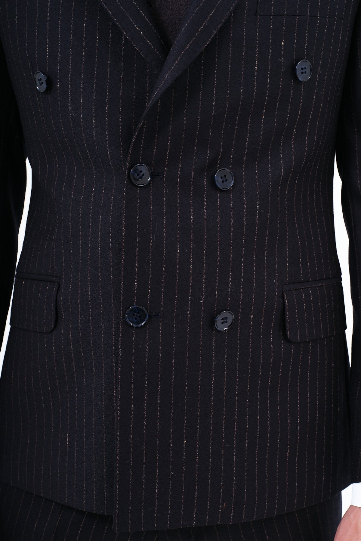 ΑΝΔΡΙΚΟ ΣΤΑΥΡΩΤΟ PINSTRIPE ΚΟΣΤΟΥΜΙ PORTOBELLO'S ΣΕ ΜΑΥΡΟ ΧΡΩΜΑ ΜΕ ΧΡΥΣΑΦΙ ΡΙΓΑ