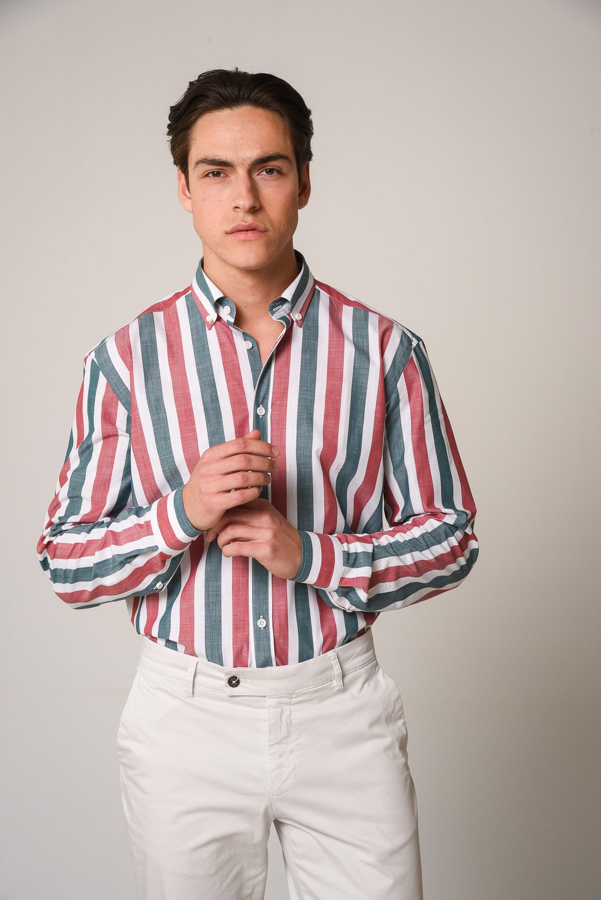 ΑΝΔΡΙΚΟ ΠΟΥΚΑΜΙΣΟ ΜΕ BUTTON DOWN ΓΙΑΚΑ PORTOBELLO'S ΜΕ ΠΡΑΣΙΝΕΣ ΜΠΟΡΝΤΟ ΚΑΙ ΛΕΥΚΕΣ ΡΙΓΕΣ