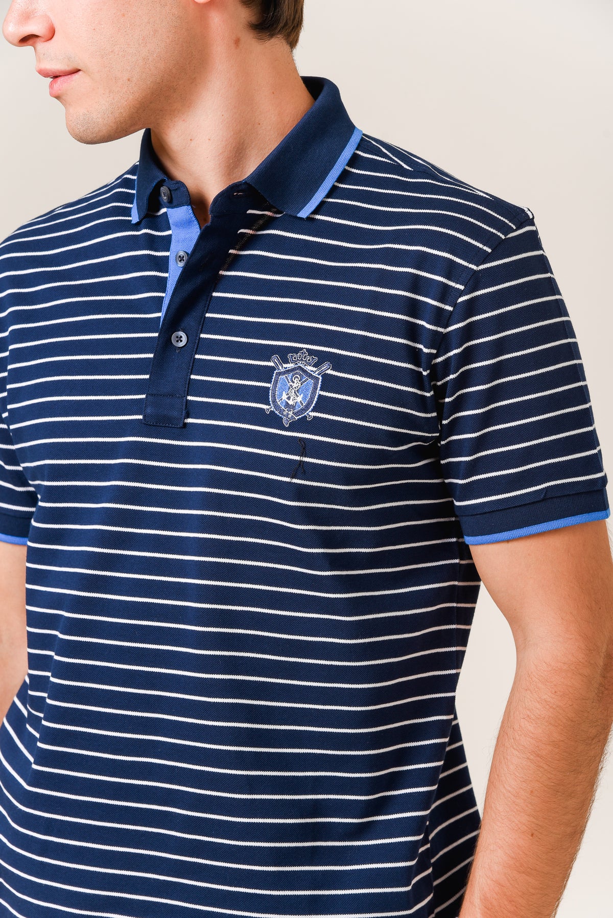 ΑΝΔΡΙΚΟ POLO PORTOBELLO'S ΜΠΛΕ ΜΕΣΑΙΟ ΡΙΓΕ ΜΕ ΛΕΠΤΟΜΕΡΕΙΕΣ ΣΤΟ ΓΙΑΚΑ ΚΑΙ ΤΑ ΜΑΝΙΚΙΑ