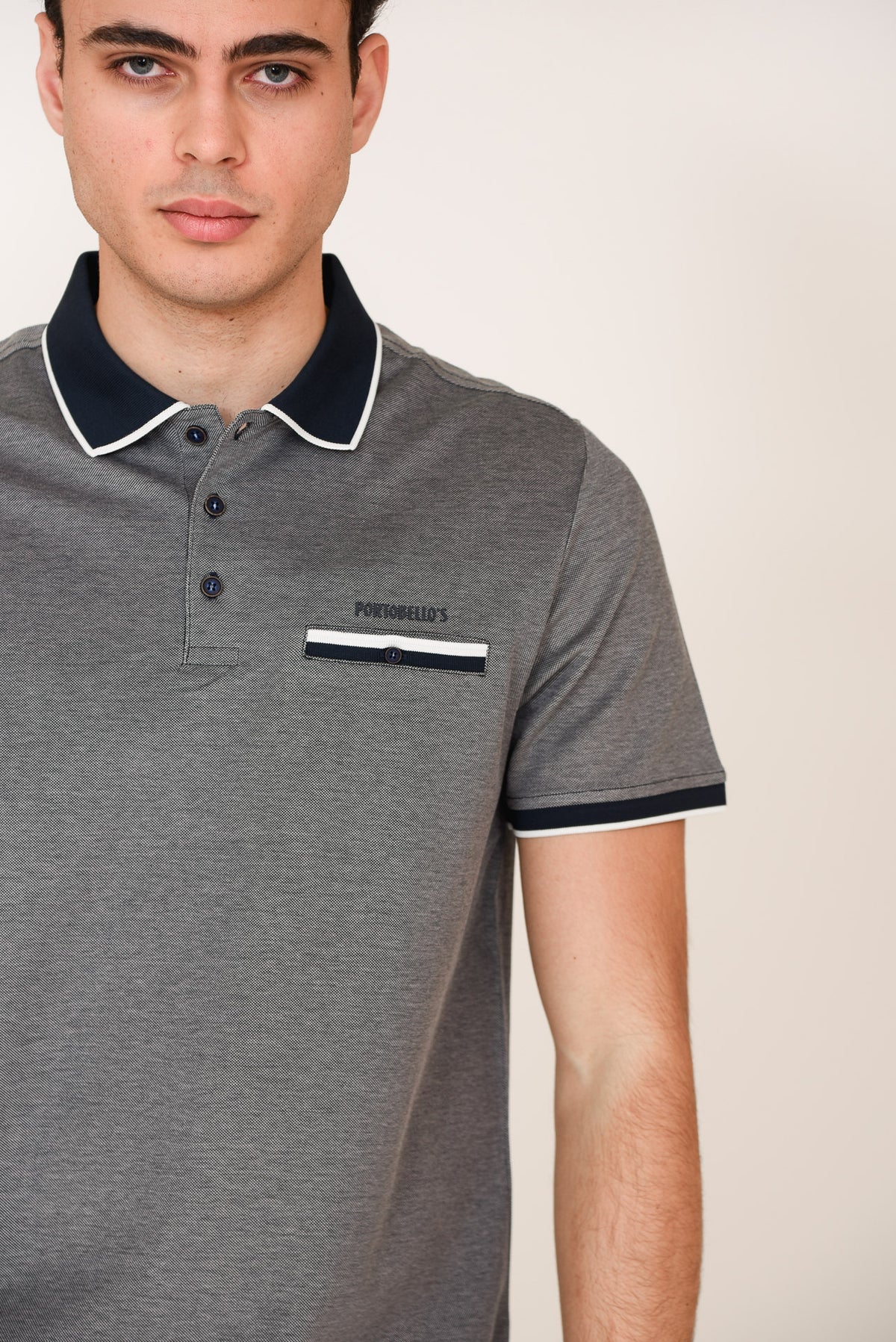 ΑΝΔΡΙΚΟ POLO PORTOBELLO'S ΜΠΛΕ ΜΕ ΛΕΥΚΕΣ ΛΕΠΤΟΜΕΡΕΙΕΣ ΣΤΟ ΓΙΑΚΑ ΚΑΙ ΤΗΝ ΕΣΩΤΕΡΙΚΗ ΤΣΕΠΗ