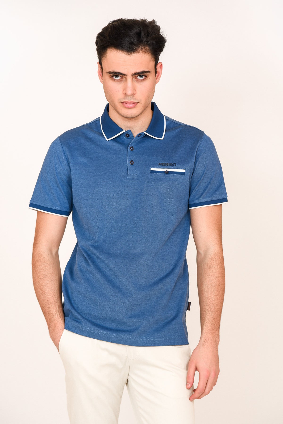 ΑΝΔΡΙΚΟ POLO PORTOBELLO'S INDIGO ΜΕ ΛΕΥΚΕΣ ΛΕΠΤΟΜΕΡΕΙΕΣ ΣΤΟ ΓΙΑΚΑ ΤΑ ΜΑΝΙΚΙΑ ΚΑΙ ΤΗΝ ΕΣΩΤΕΡΙΚΗ ΤΣΕΠΗ