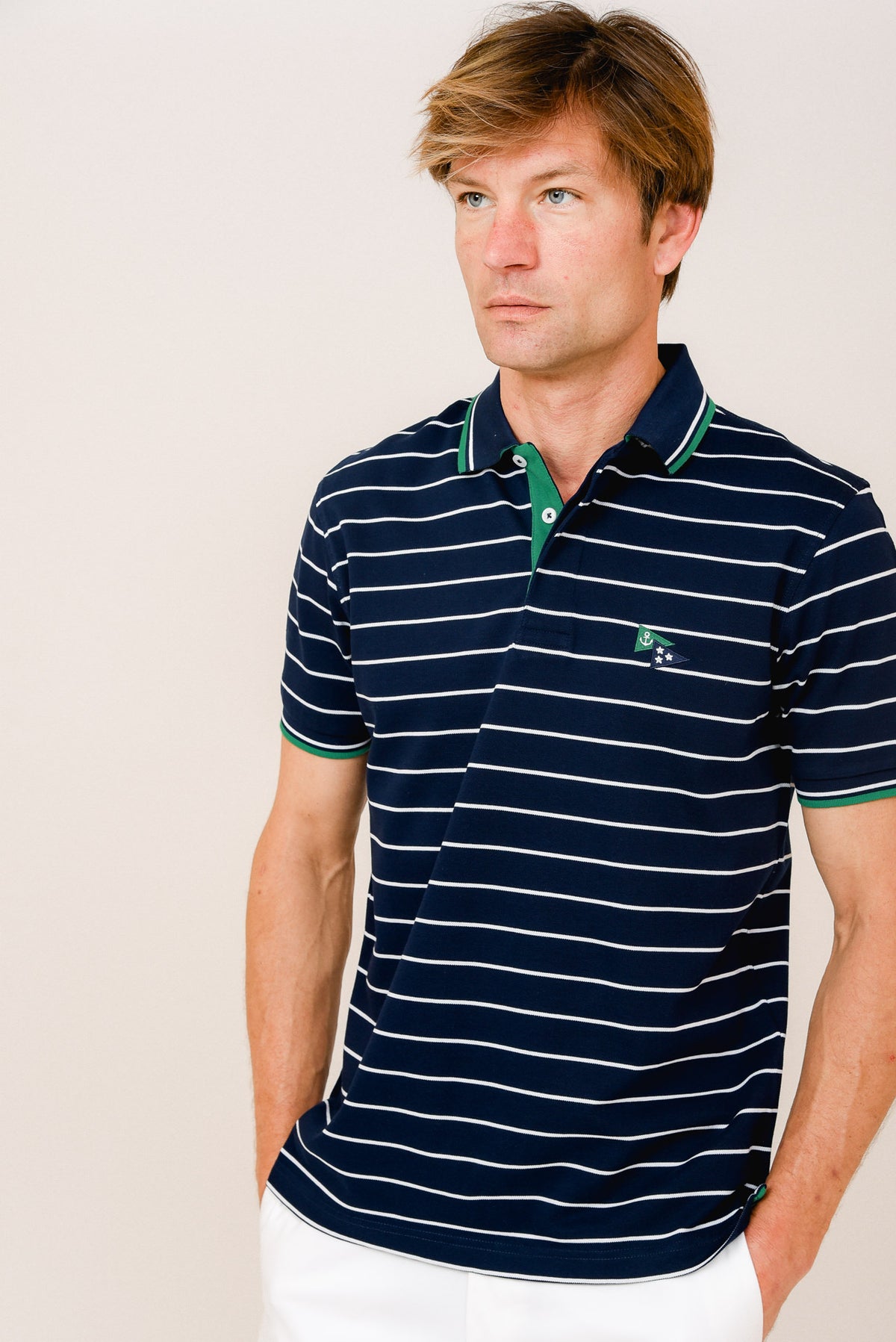 ΑΝΔΡΙΚΟ POLO PORTOBELLO'S ΜΠΛΕ ΜΕ ΛΕΥΚΕΣ ΡΙΓΕΣ ΚΑΙ ΠΡΑΣΙΝΕΣ ΛΕΠΤΟΜΕΡΕΙΕΣ ΣΤΟ ΓΙΑΚΑ ΚΑΙ ΤΑ ΜΑΝΙΚΙΑ