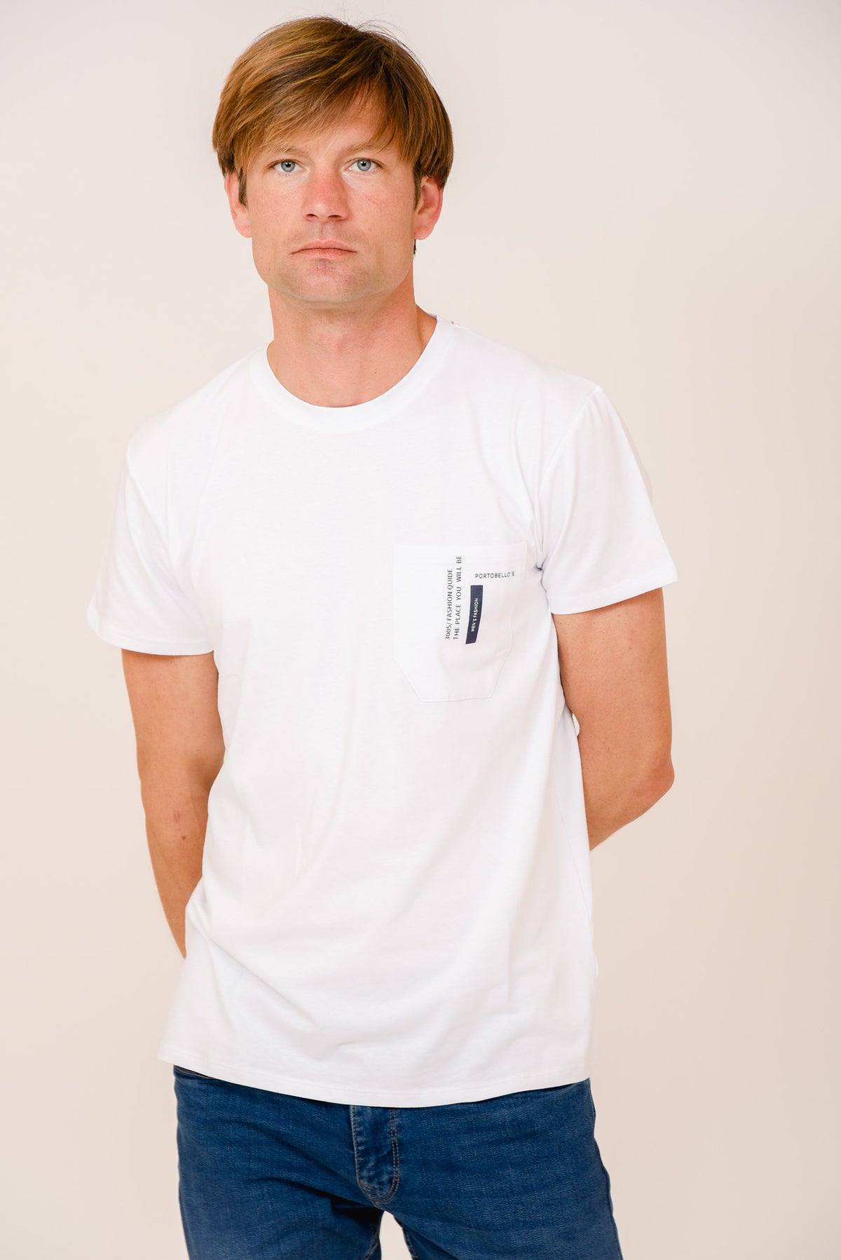 ΑΝΔΡΙΚΟ T-SHIRT PORTOBELLO'S ΛΕΥΚΟ ΜΕ ΣΤΑΜΠΑ ΣΤΗΝ ΤΣΕΠΗ ΣΤΟ ΣΤΗΘΟΣ