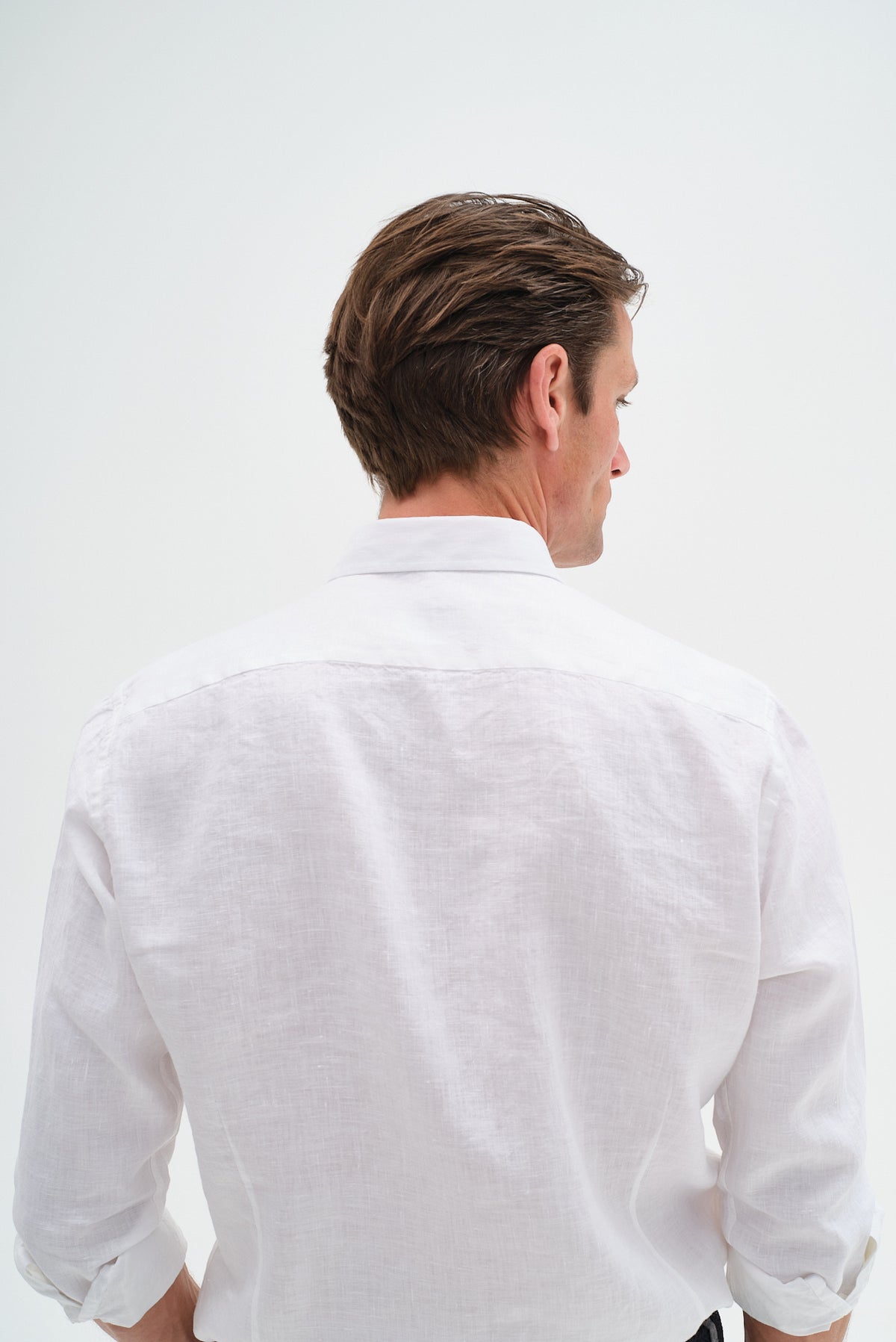 ΑΝΔΡΙΚΟ ΛΕΥΚΟ ΛΙΝΟ ΠΟΥΚΑΜΙΣΟ ΜΕ BUTTON DOWN ΓΙΑΚΑ MODERN FIT