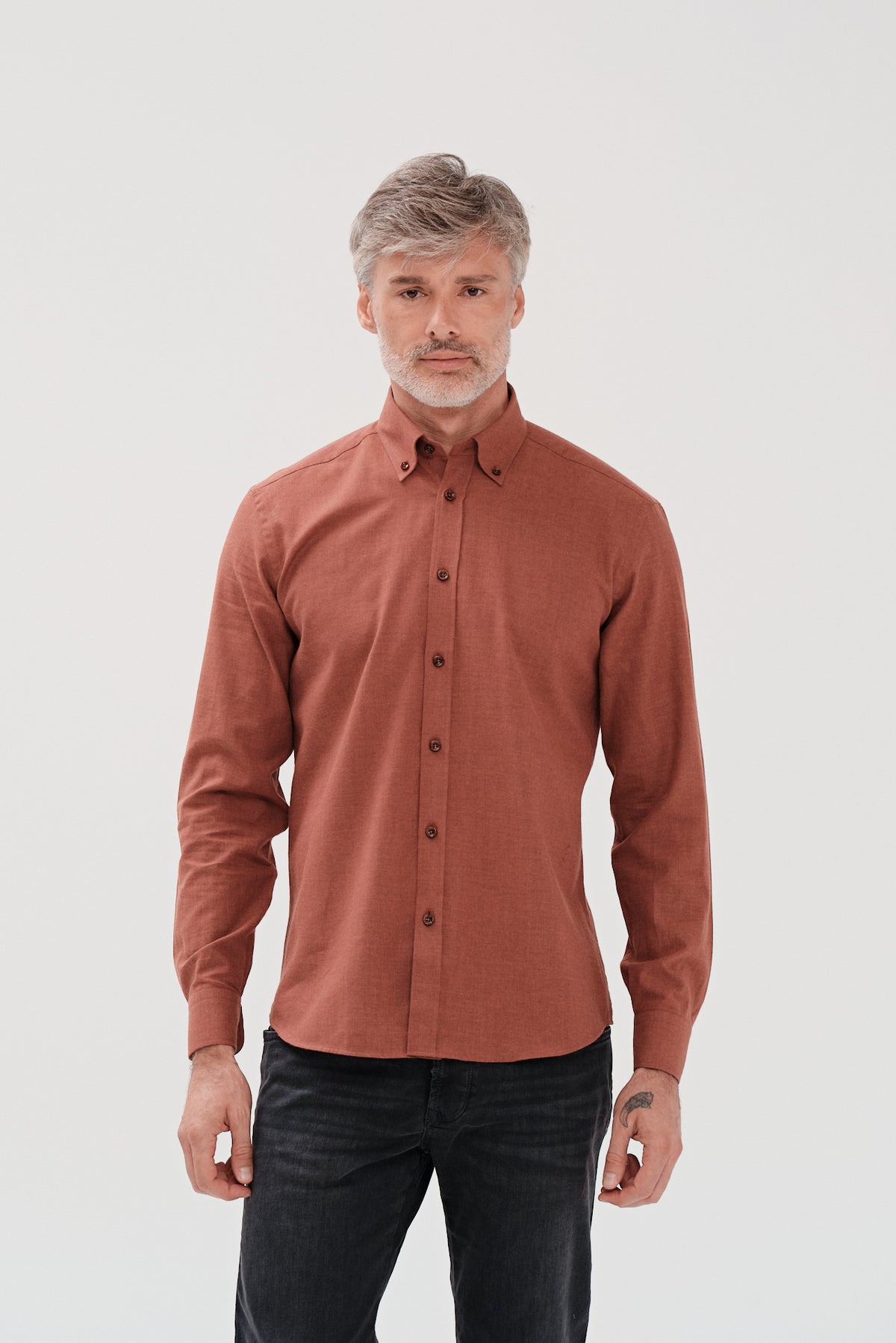 ΑΝΔΡΙΚΟ ΚΕΡΑΜΙΔΙ ΠΟΥΚΑΜΙΣΟ PORTOBELLO'S ΜΕ BUTTON DOWN ΓΙΑΚΑ ΚΑΙ ΛΕΠΤΟΜΕΡΕΙΑ ΣΤΗΝ ΠΑΤΙΛΕΤΑ