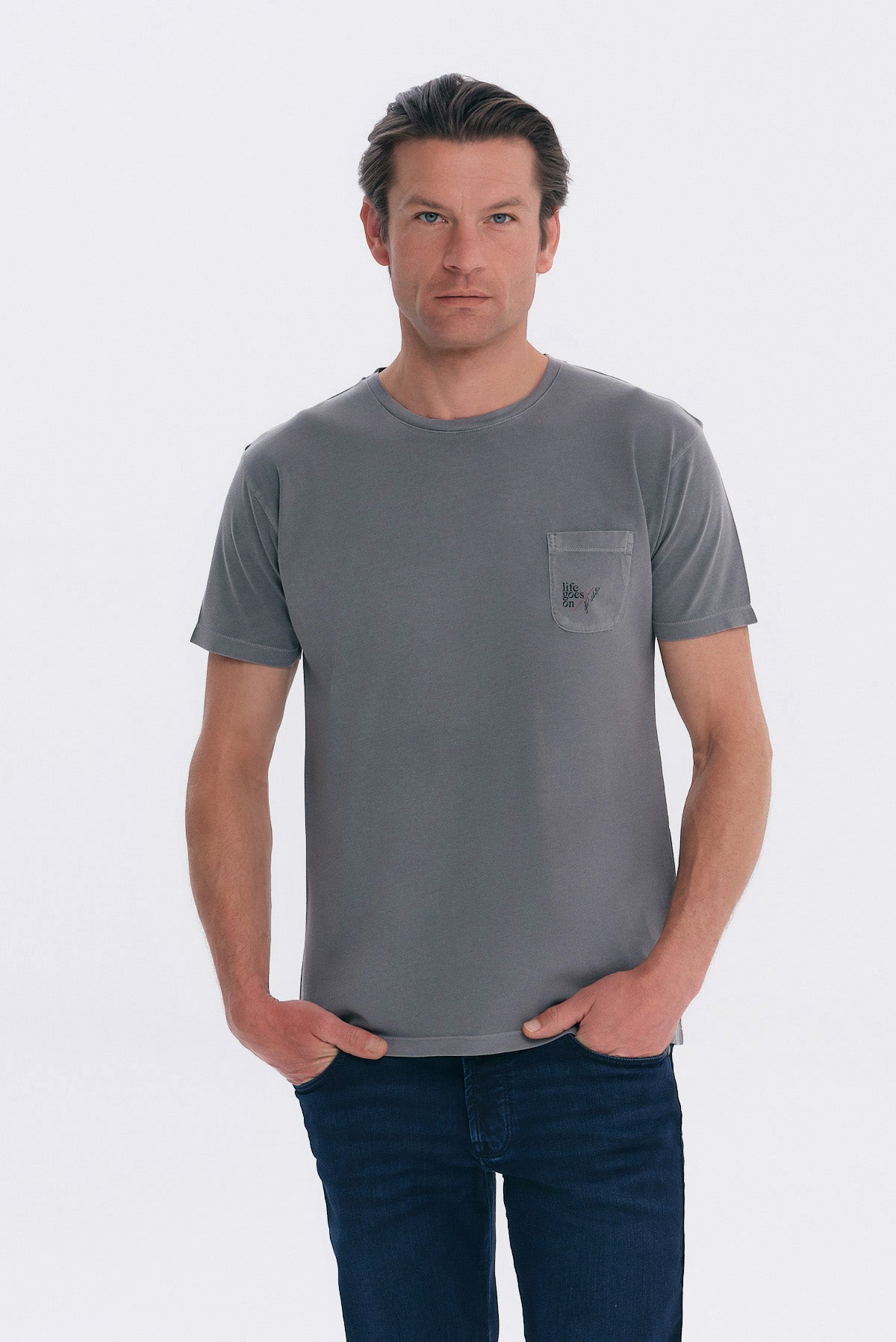 ΑΝΔΡΙΚΟ ΓΚΡΙ ΜΕΣΑΙΟ ΚΟΝΤΟΜΑΝΙΚΟ T-SHIRT PORTOBELLO'S ΜΕ ΤΣΕΠΗ ΣΤΟ ΣΤΗΘΟΣ