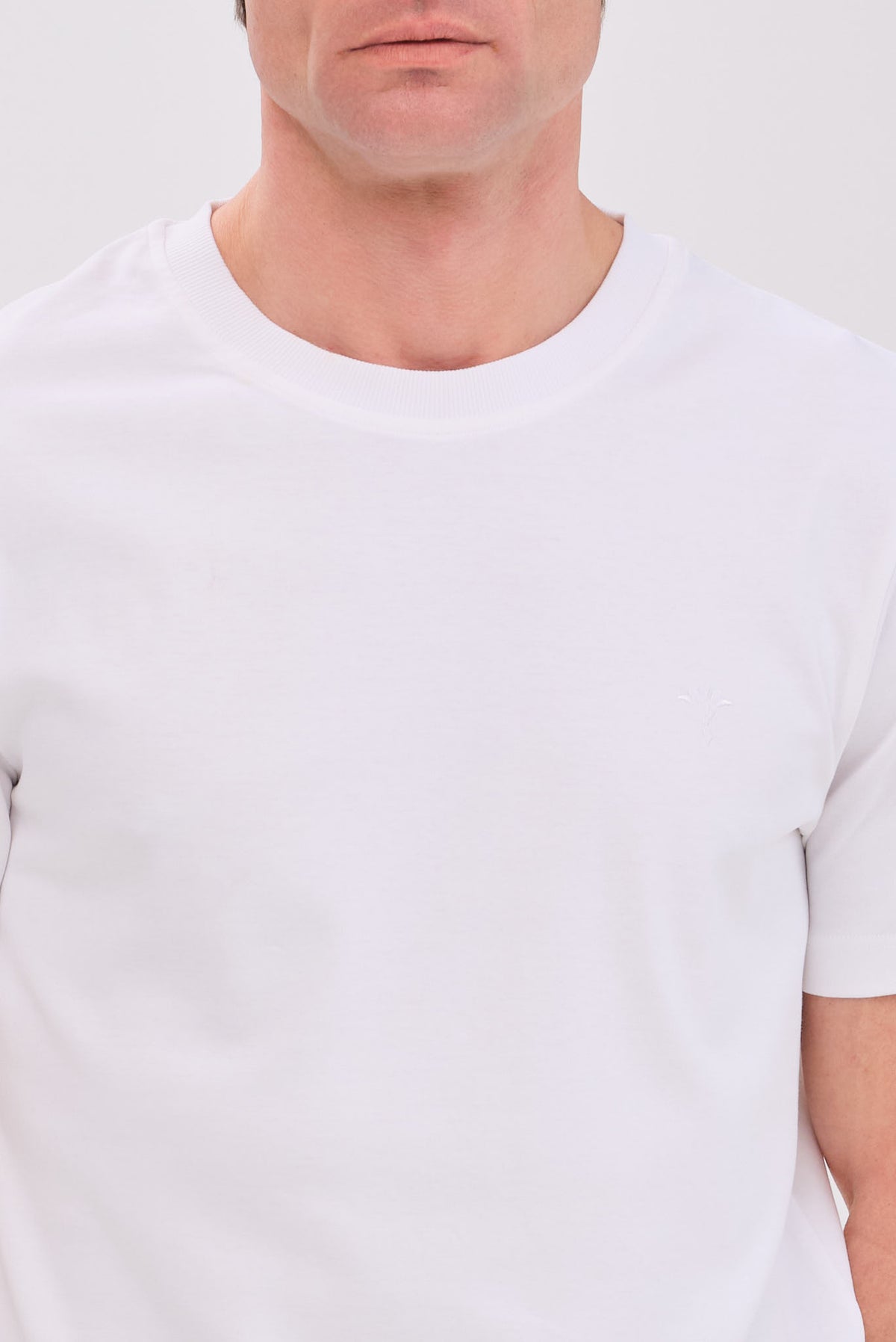 ΑΝΔΡΙΚΟ ΜΟΝΟΧΡΩΜΟ ΛΕΥΚΟ ΚΟΝΤΟΜΑΝΙΚΟ T-SHIRT JOOP REGULAR FIT