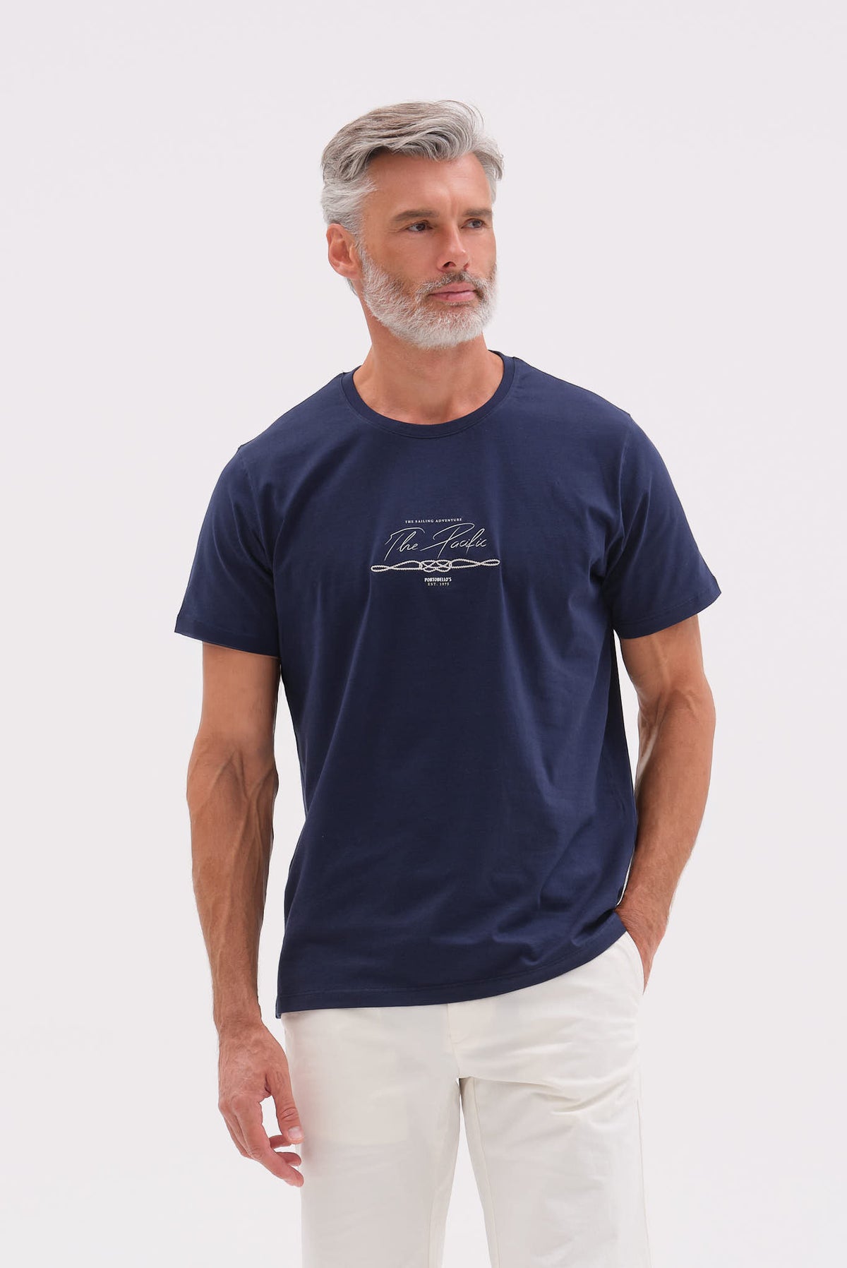 ΑΝΔΡΙΚΟ ΜΠΛΕ ΚΟΝΤΟΜΑΝΙΚΟ T-SHIRT PORTOBELLO'S ME ΣΤΑΜΠΑ THE PACIFIC