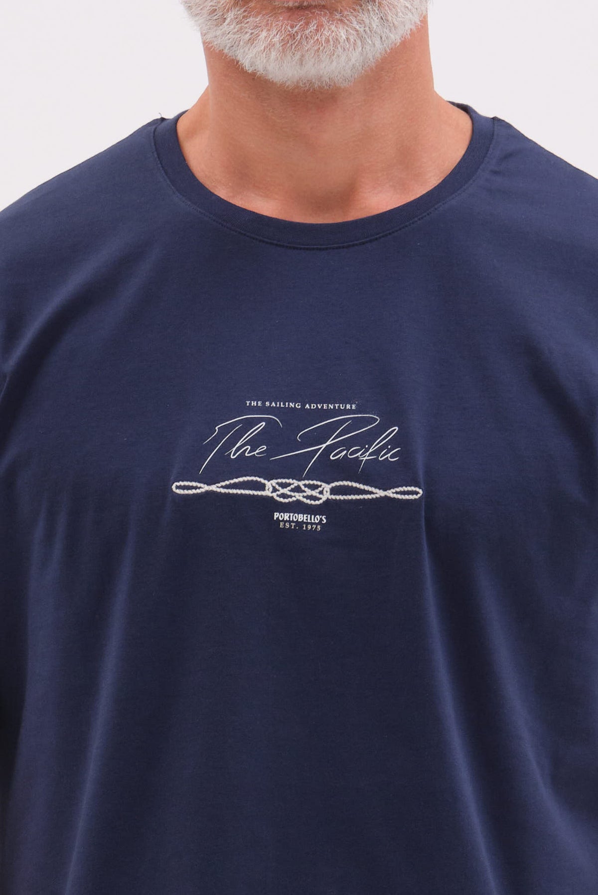 ΑΝΔΡΙΚΟ ΜΠΛΕ ΚΟΝΤΟΜΑΝΙΚΟ T-SHIRT PORTOBELLO'S ME ΣΤΑΜΠΑ THE PACIFIC