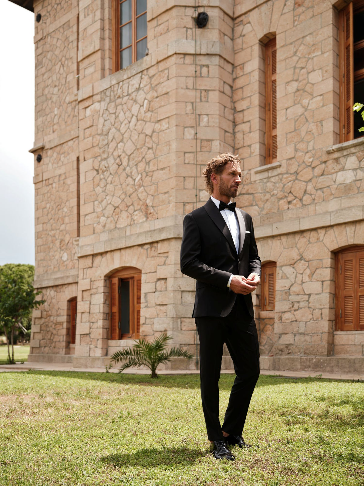 ΑΝΔΡΙΚΟ THREE-PIECES ΔΙΚΟΥΜΠΟ ΜΑΥΡΟ TUXEDO ΜΕ ΣΑΤΕΝ PEAK ΠΕΤΑ PORTOBELLO'S