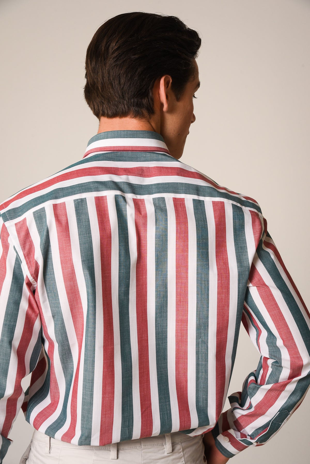 ΑΝΔΡΙΚΟ ΠΟΥΚΑΜΙΣΟ ΜΕ BUTTON DOWN ΓΙΑΚΑ PORTOBELLO'S ΜΕ ΠΡΑΣΙΝΕΣ ΜΠΟΡΝΤΟ ΚΑΙ ΛΕΥΚΕΣ ΡΙΓΕΣ