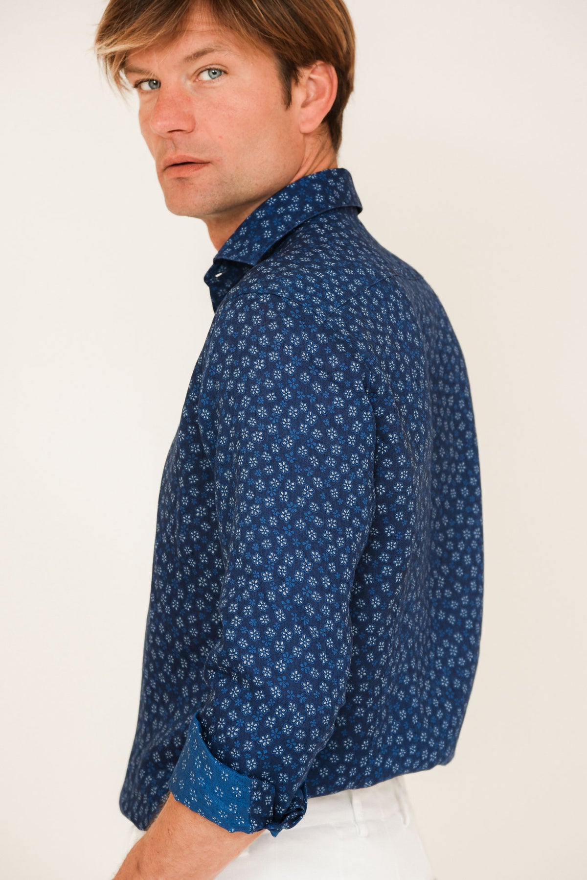 ΑΝΔΡΙΚΟ ΠΟΥΚΑΜΙΣΟ ΜΕ REX ΓΙΑΚΑ PORTOBELLO'S INDIGO FLORAL MODERN FIT