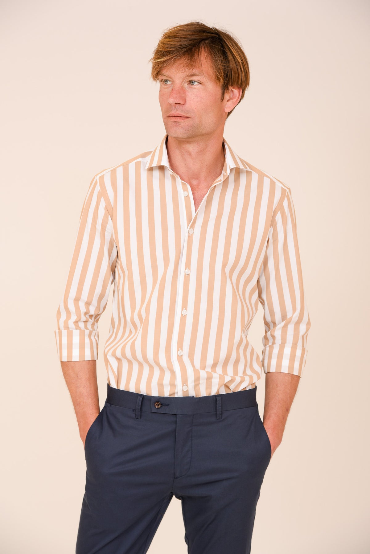 ΑΝΔΡΙΚΟ ΠΟΥΚΑΜΙΣΟ ΜΕ REX ΓΙΑΚΑ PORTOBELLO'S ΜΕ ΣΚΟΥΡΕΣ ΜΠΕΖ ΚΑΙ ΛΕΥΚΕΣ ΦΑΡΔΙΕΣ ΡΙΓΕΣ SLIM FIT