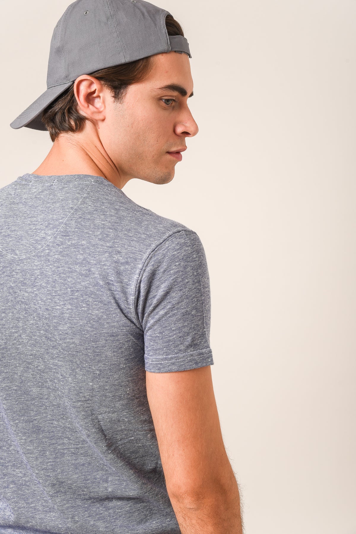 ΑΝΔΡΙΚΟ T-SHIRT PORTOBELLO'S ΣΕ ΤΖΙΝ ΑΠΟΧΡΩΣΗ ΜΕ ΤΣΕΠΗ ΣΤΟ ΣΤΗΘΟΣ