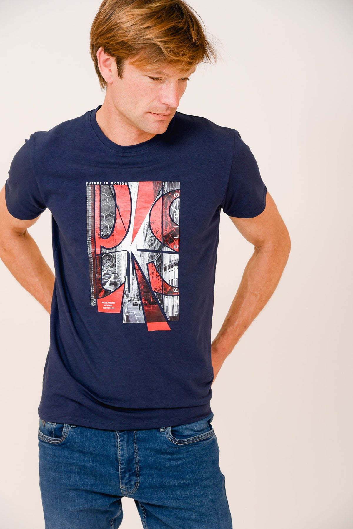 ΑΝΔΡΙΚΟ T-SHIRT PORTOBELLO'S ΜΠΛΕ NAVY ΜΕ ΣΤΑΜΠΑ FUTURE IN MOTION