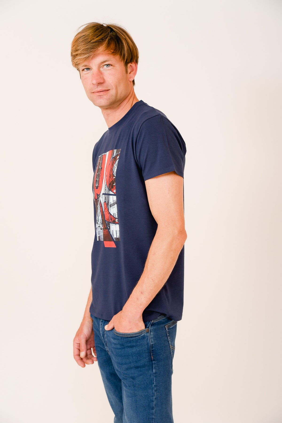 ΑΝΔΡΙΚΟ T-SHIRT PORTOBELLO'S ΜΠΛΕ NAVY ΜΕ ΣΤΑΜΠΑ FUTURE IN MOTION