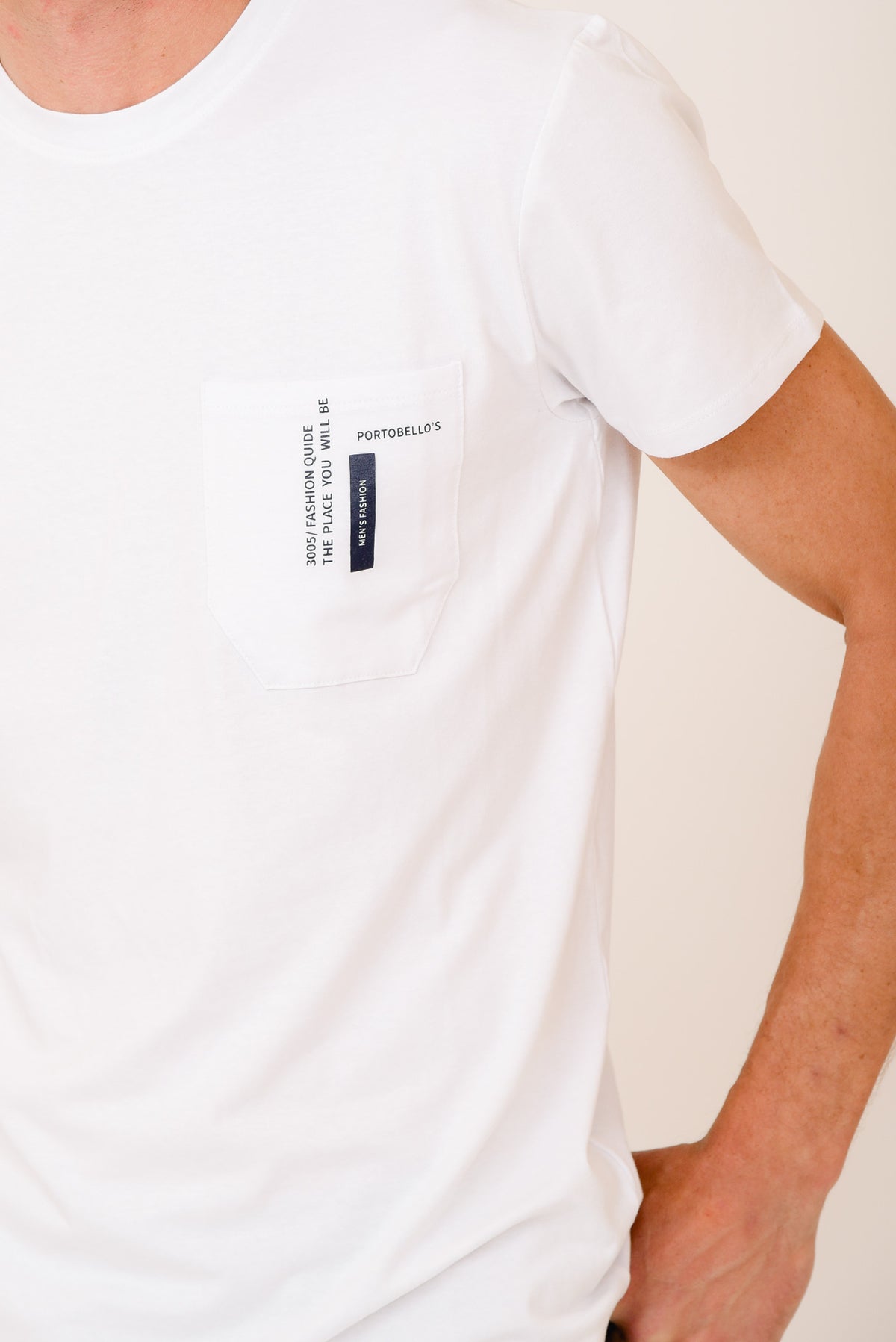 ΑΝΔΡΙΚΟ T-SHIRT PORTOBELLO'S ΛΕΥΚΟ ΜΕ ΣΤΑΜΠΑ ΣΤΗΝ ΤΣΕΠΗ ΣΤΟ ΣΤΗΘΟΣ