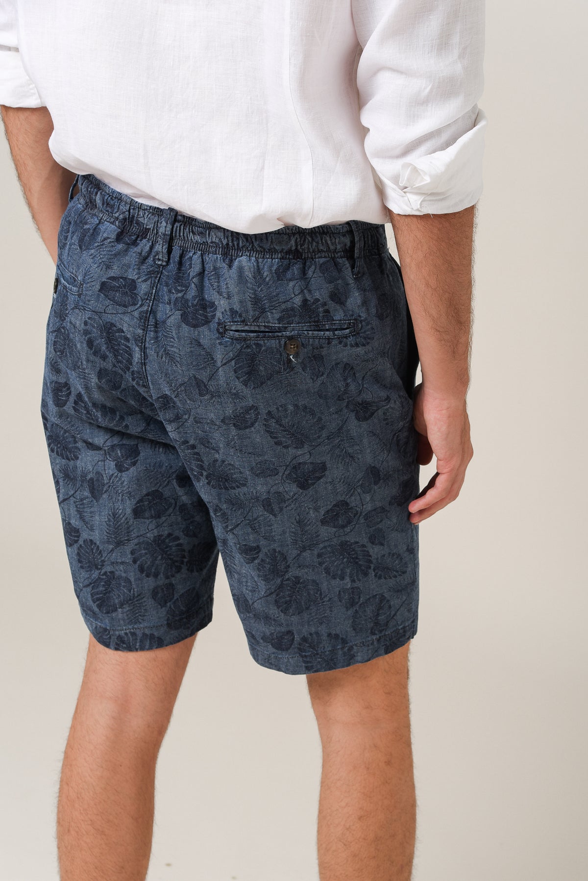ΑΝΔΡΙΚΗ ΒΕΡΜΟΥΔΑ CHINOS PORTOBELLO'S INDIGO REGULAR FIT ΜΕ ΚΟΡΔΟΝΙ ΚΑΙ ΣΧΕΔΙΟ ΜΕ ΦΥΛΛΑ
